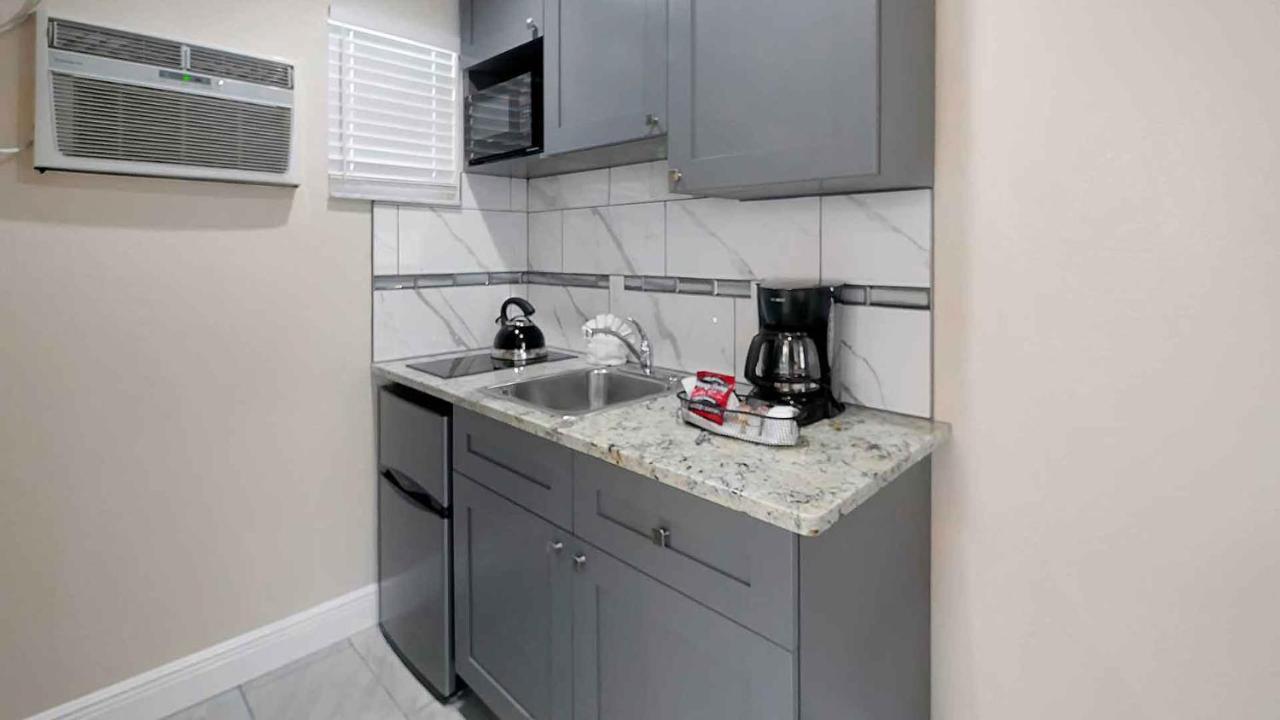 Carlton House Motel And Suites St. Pete Beach Kültér fotó