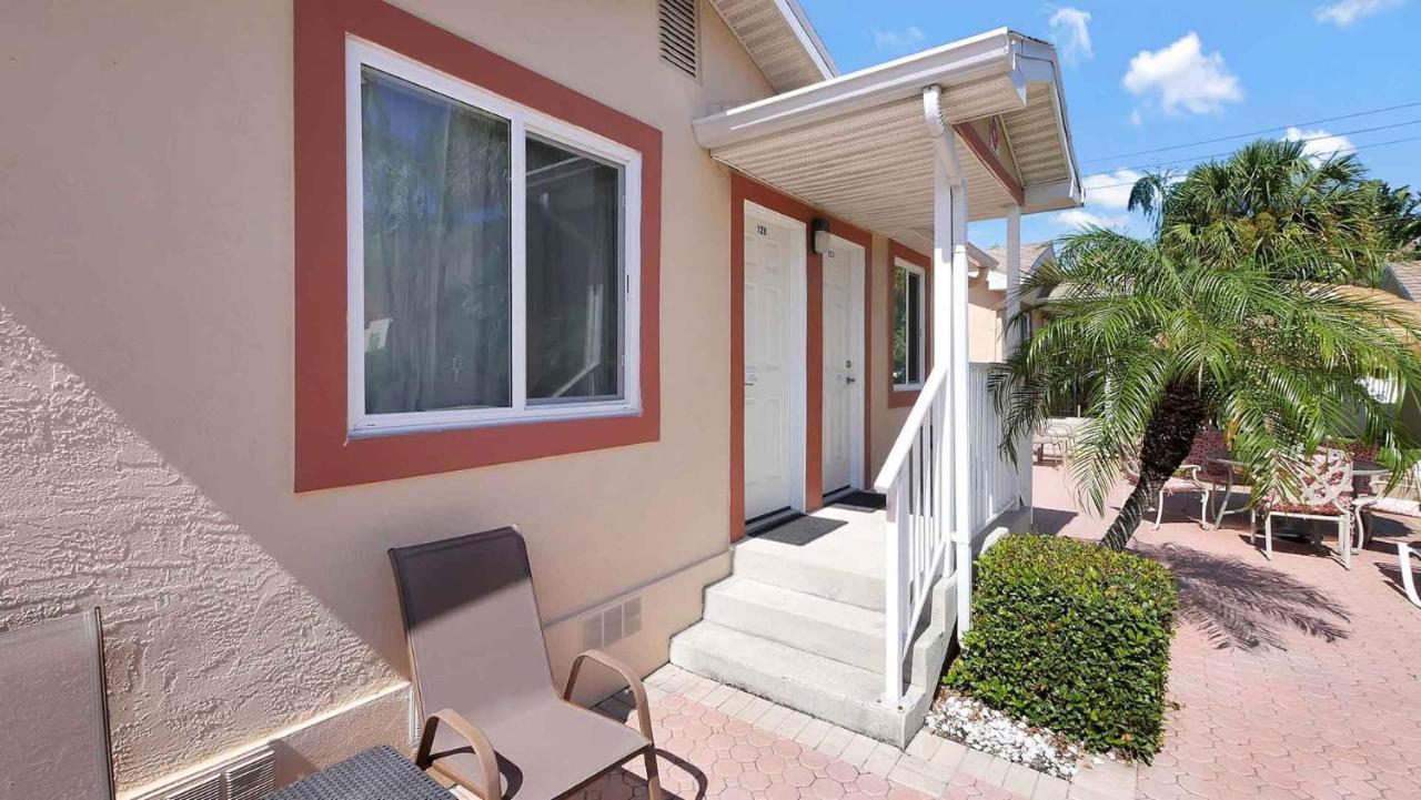 Carlton House Motel And Suites St. Pete Beach Kültér fotó