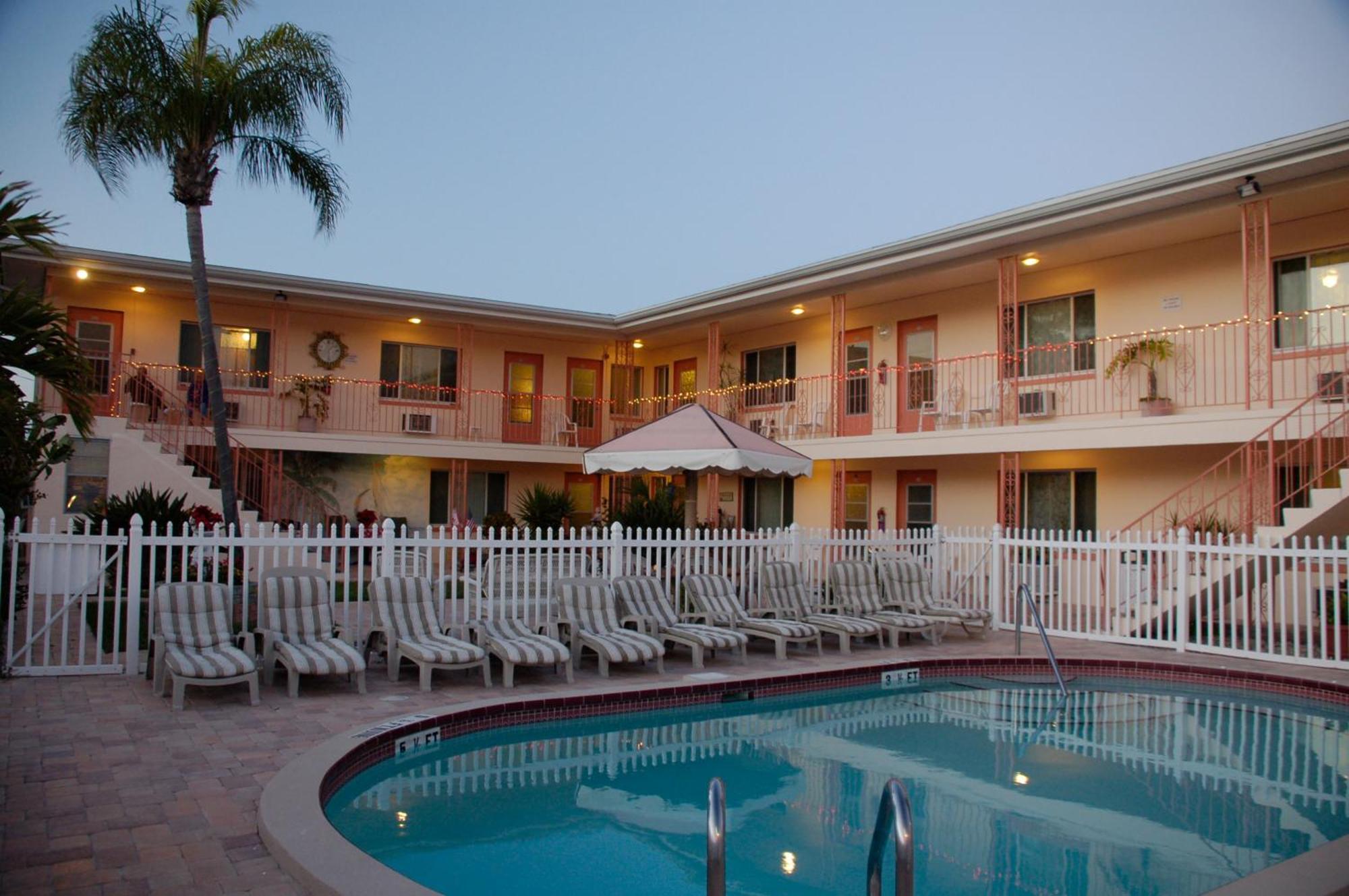 Carlton House Motel And Suites St. Pete Beach Kültér fotó