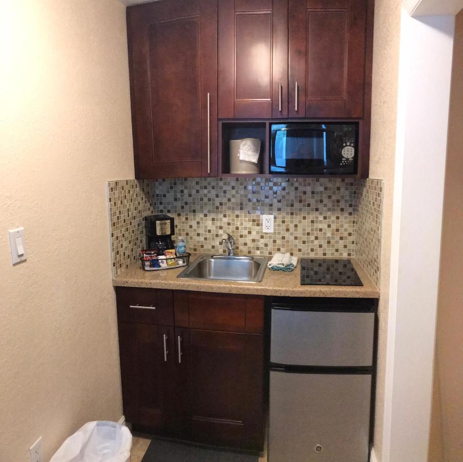 Carlton House Motel And Suites St. Pete Beach Kültér fotó